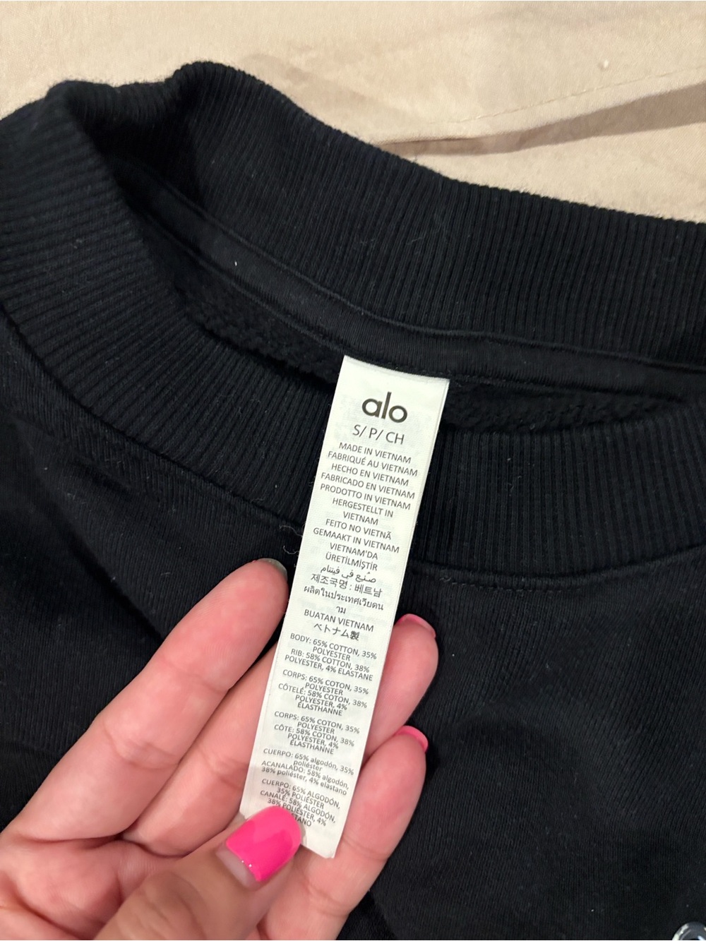 ALO Yoga Black Crewneck Sweatshirt with Logo Tag - Picture 3 of 3